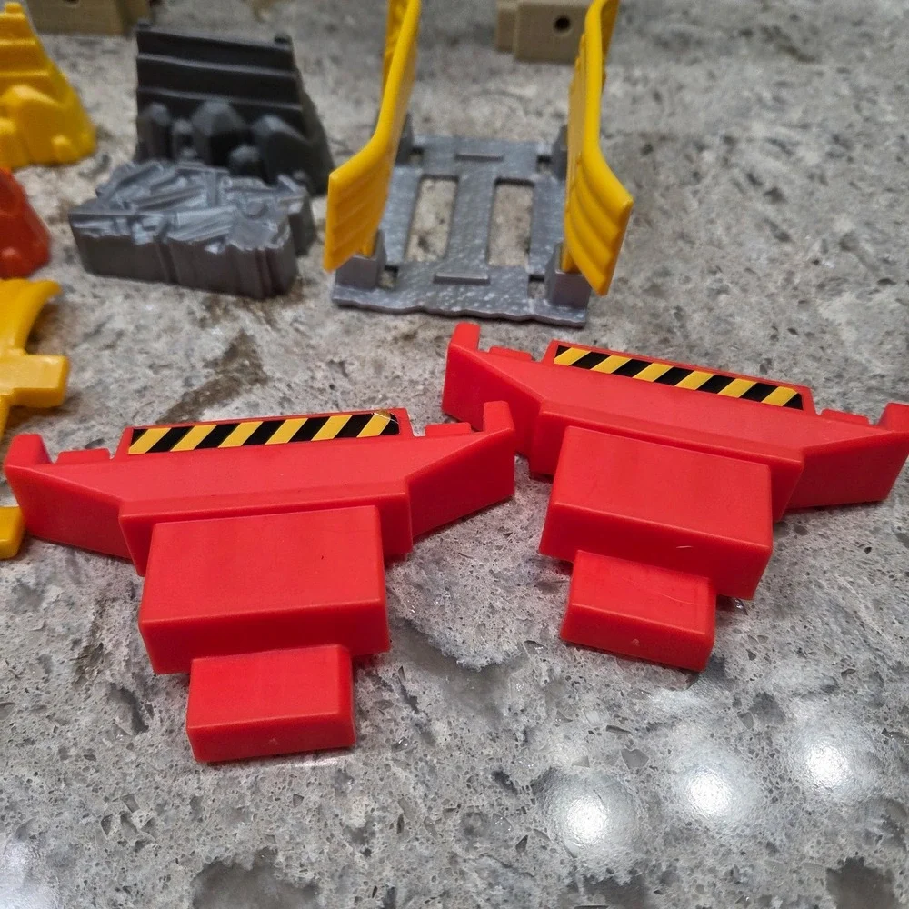 Fisher-Price Thomas TrackMaster Replacement Parts Lot Station Bridge Gas Station